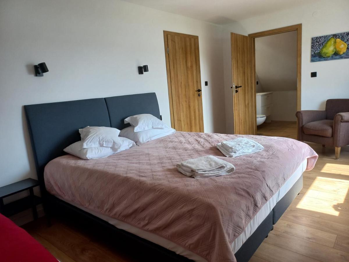 Fratole Villa Nielisz Exterior photo